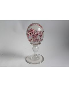 Œuf sulfure verre sur pied