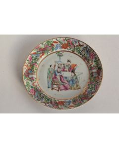 Assiette porcelaine émaillée Canton Chine XIXe siècle