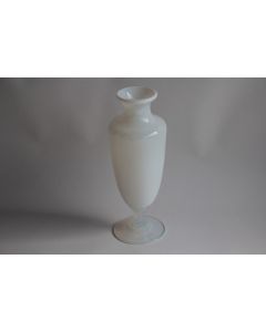 SEVRES Vase cristal opalin blanc