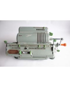 Calculatrice vintage mécanique Schubert