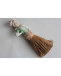 Demi figurine porcelaine Brosse Femme