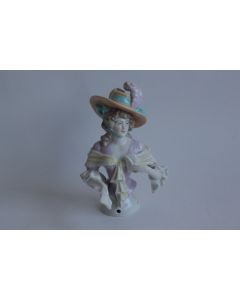 Demi figurine porcelaine Marquise à la lettre
