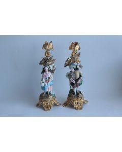 Paire de bougeoirs Personnages porcelaine et bronze doré XIXe siècle