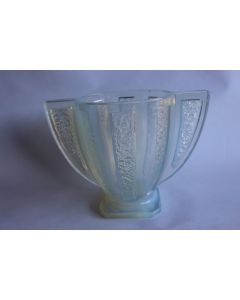 Vase Art deco verre opalescent signé CESARI 