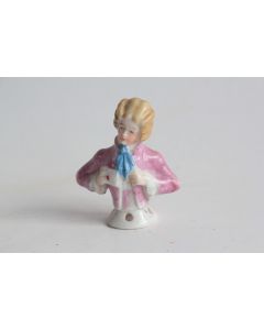 Demi figurine porcelaine Garçon tenant une lettre