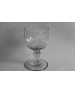 Grand verre à pied godronné soufflé gravé Souvenir