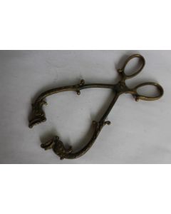 Pince a braise ancienne aux Dauphins