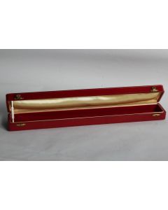 LOMBARD Écrin très long pour bijoux cuir rouge