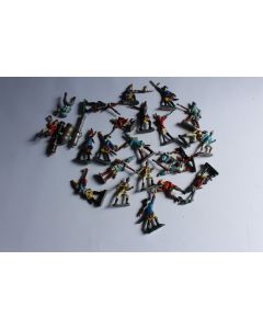 Lot de 24 soldats de plomb