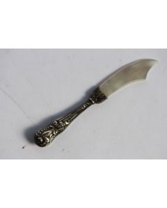 Couteau  de service miniature de poupée argent nacre 