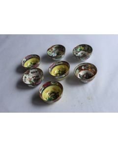 Sept anciens  mini bols en porcelaine Chine