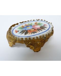 Petit présentoir poupée porcelaine