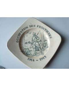 Assiette commémorative  occupation des frontières  faïence de Carouge