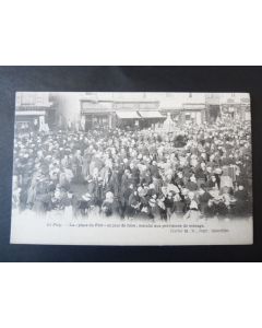 CPA 43 Le Puy - La  place du Plot 