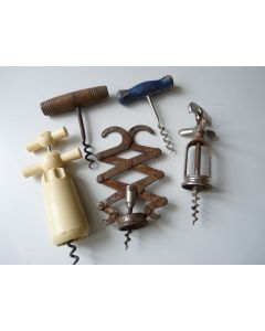 Cinq tire-bouchons anciens