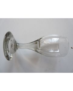 Petit verre soufflé et taillé début XIXe siècle 