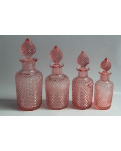 Quatre Flacons de toilette verre rose