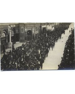 Carte postale Hérault 34 Montpellier Défilé funéraire rue de la Loge (15)