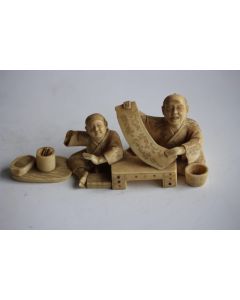 Sculpture ivoire Okimono Calligraphe japonais